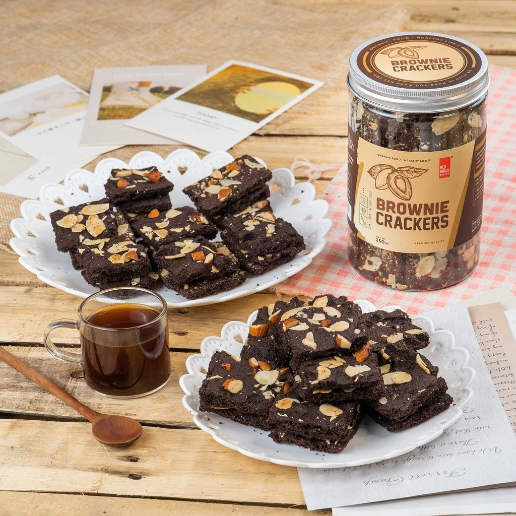 Bánh Brownie Crackers Chocolate Hạnh Nhân Thương Hiệu Gạch Đỏ 250gr Dành Cho Ăn Kiêng Eatclean