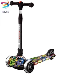 Xe trượt scooter 3 bánh phát sáng JESSE màu Graffiti tải trọng 80kg. Hàng Chính Hãng.