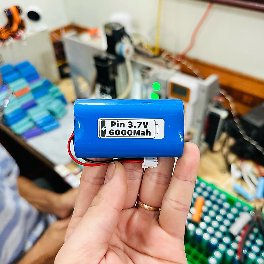 Cell 18650 3.7v 5000Mah dùng cho đèn đội đầu, loa, quoạt tích điện mini