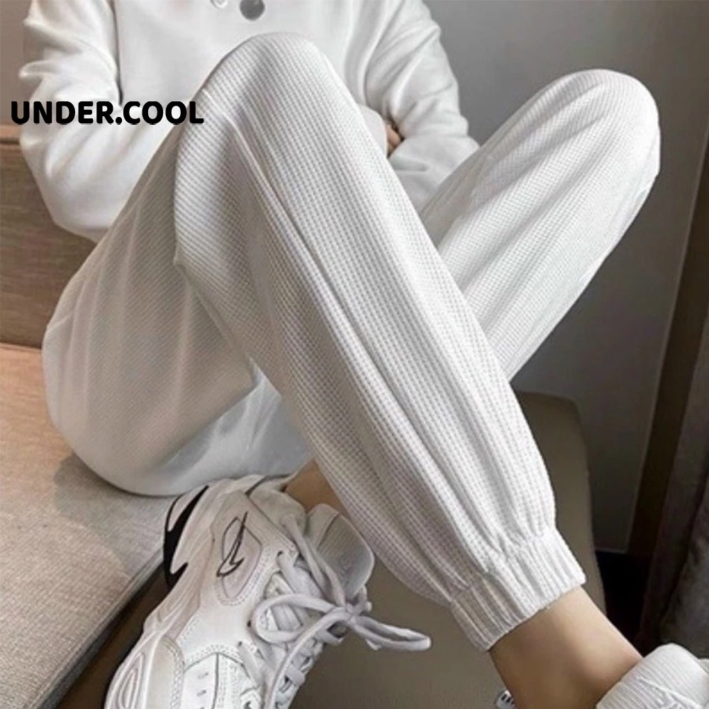 Quần Jogger UNDERCOOL nữ dáng bom chất liệu nỉ gân trẻ trung