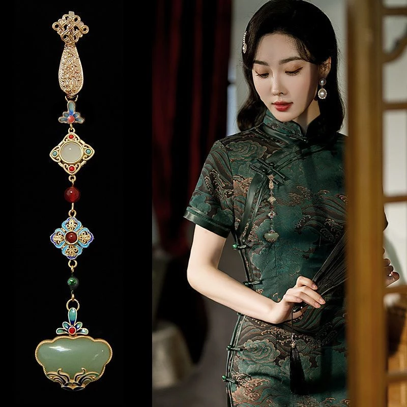 Mặt Dây Chuyền Hình Sườn Xám Phong Cách Trung Hoa Cổ Điển