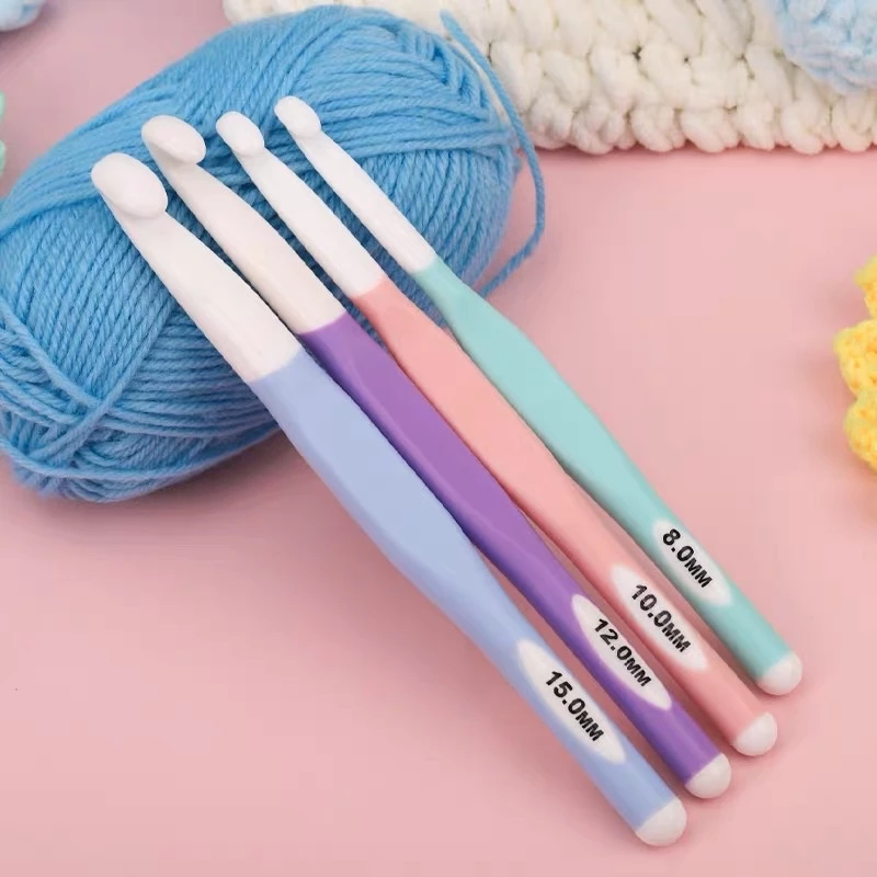 Móc len cán nhựa màu sắc pastel