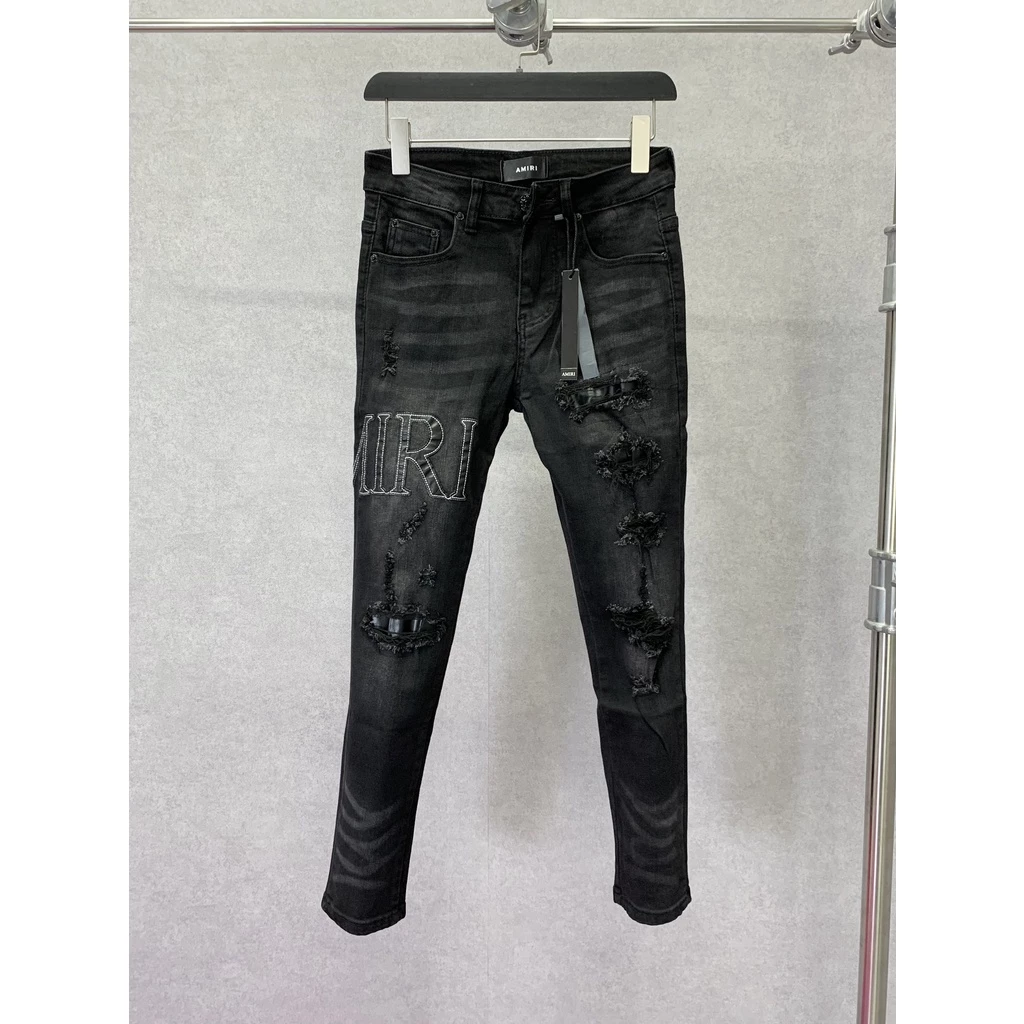 Quần jean bò nam Amiri skinny wash đen mài rách đùi gối thêu chữ da đen viền trắng mix túi da ống kẻ sóng QJ111P