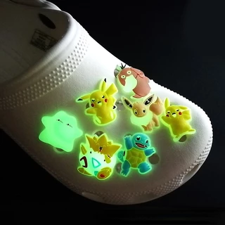 Dòng Pikachu huỳnh quang sticker dép crocs charm crocs jibbitz để trang trí dép chữ h crocs dép lê dép tổ ong