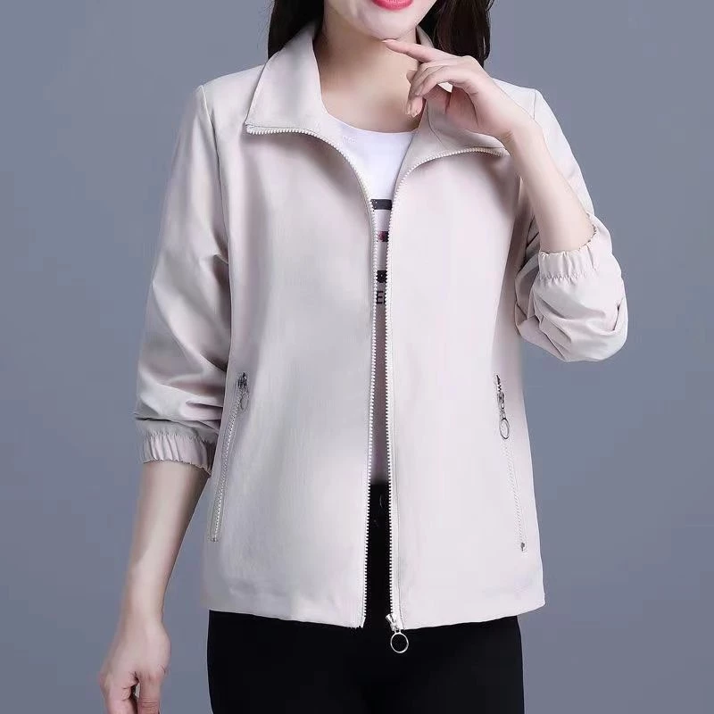 Áo khoác kích thước lớn Áo khoác thời trang đơn giản Áo gió nữ Áo khoác nữ mùa xuân thu 2023 Áo khoác cổ đứng dáng rộng thường ngày dành cho mẹ trung niên Mặc áo khoác Áo khoác mỏn