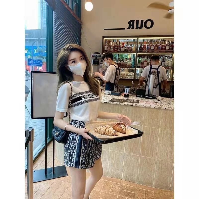 New summer fashion sports casual suit short sleeve t-shirt printed shorts two-piece suit Western style loose slim knit shirt