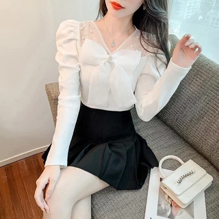 Base shirt t-shirt phụ nữ 2023 đầu mùa xuân phong cách mới đính cườm gạc khâu v-cổ bowknot puff sleeve slim top