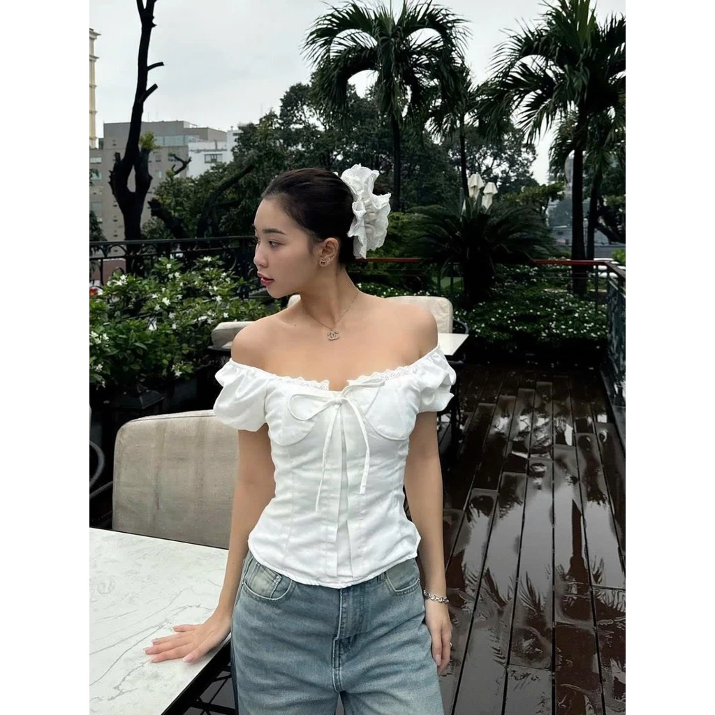 Áo kiểu phối viền ren tay bo trễ vai Sofm Wear (link 2)