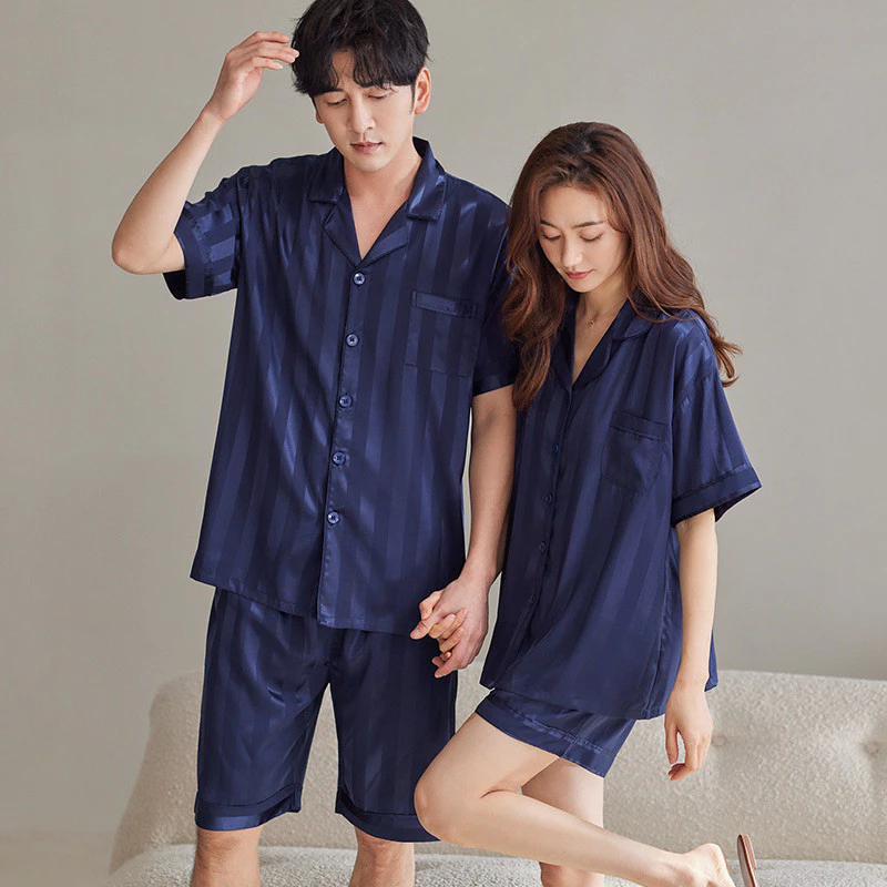 Bộ quần áo ngủ, Bộ Lụa Mặc Nhà Nam Nữ Sọc xanh đen Quần Đùi Áo Cộc Chất Lụa Gấm Cao Cấp Size Từ 40-95kg.