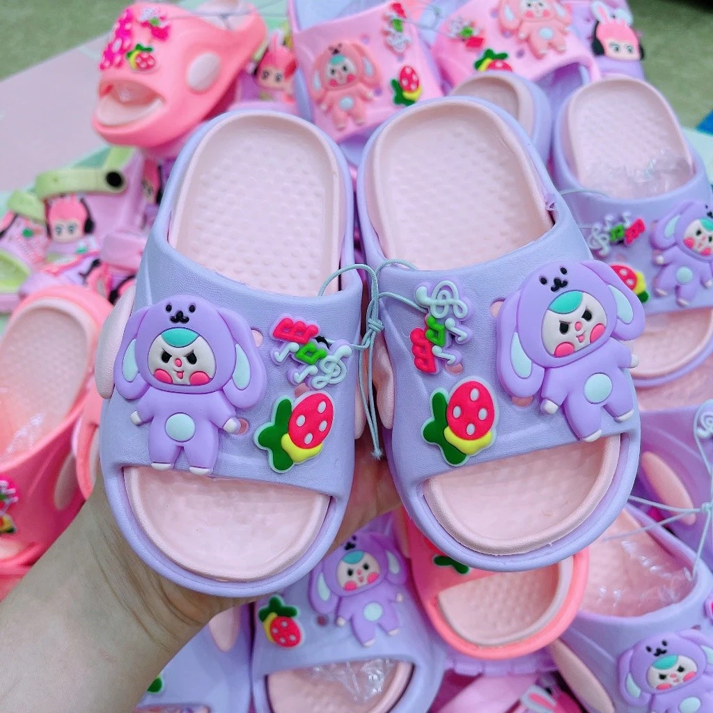 Dép lê Baby Three cho bé gái cực xinh , hàng 2 lớp cao cấp siêu êm , chống trơn trượt 
Size 24-35 . Giá gốc tận xưởng