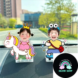 Mô hình standee lắc đầu chạy pin ghép mặt theo yêu cầu chibi cute Trí Decor làm quà tặng, trang trí ô tô, để bàn