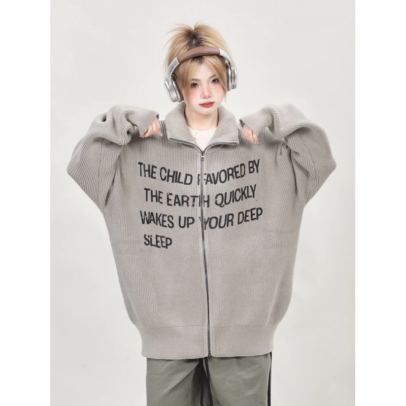 Áo khoác cardigan dệt kim dày phong cách Mỹ rộng rãi, dày dặn, cổ đứng, khóa kéo chữ, hợp thời trang cho nam và nữ