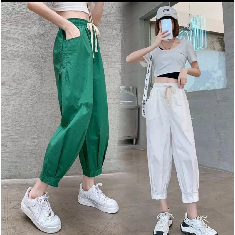 Quần baggy kaki hàn mềm mịn mã 17, cạp chun lưng cao có dây rút ngang rốn. Dài 92-94cm, nhiều màu.