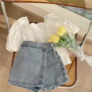 Bộ đồ bé gái, áo sơ mi ren nước ngoài mới của Hàn Quốc, quần short denim, kho báu nữ, bộ đồ hai mảnh thời trang