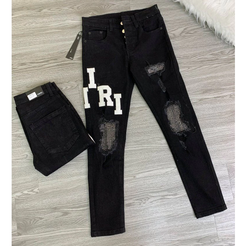 Quần bò nam Amiri đen trơn đính đá gối dáng côn khóa cúc in logo dọc quần chất denim co dãn nhẹ MQU 070