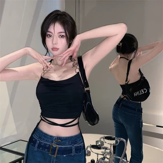 Áo crop top một vai màu đen. phong cách hot girl. dây buộc cổ. xếp li lại. có dây đeo vai dây chuyền.