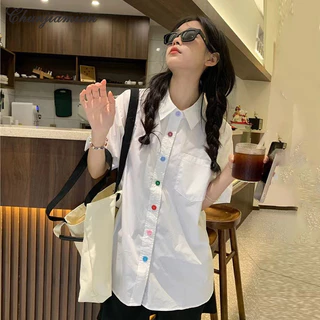 Áo sơ mi ngắn tay màu trắng Chunjiamian Nhật Bản dành cho nữ mùa hè 2024 thiết kế mới đầy màu sắc nút dáng rộng thon gọn hàng đầu
