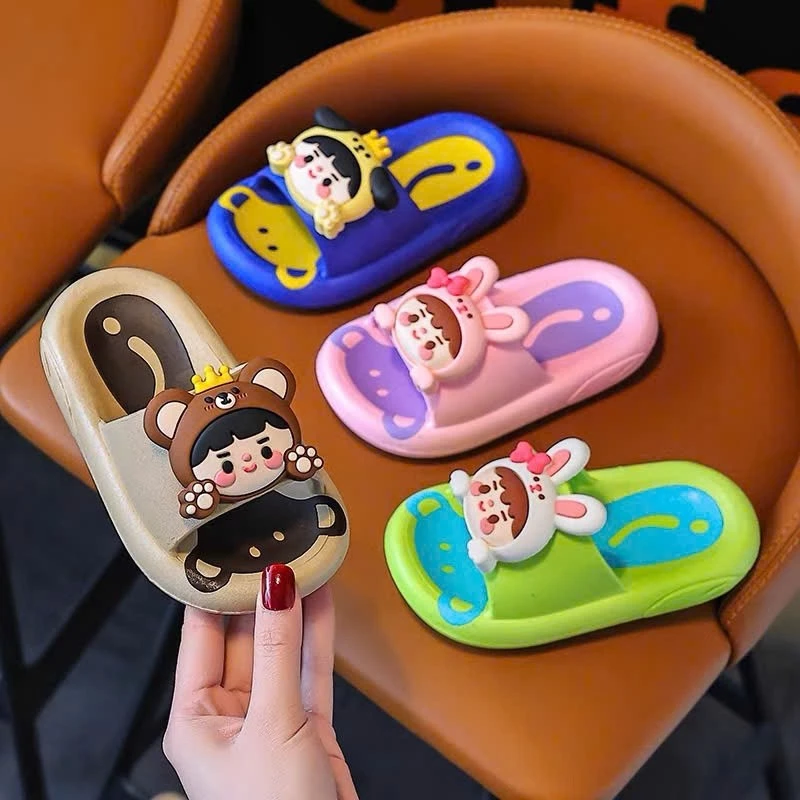 Dép cho bé gái gắn sticker cực xinh , siêu cute đi siêu mềm , siêu êm , siêu nhẹ chống trơn trượt .Size 30-