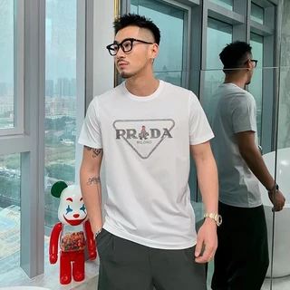 PRADA Ga Châu Âu Mùa Xuân 2023 Mùa Hè Phong Cách Mới Áo Thun Nam Tay Ngắn Ánh Sáng Sang Trọng Thời Trang Châu Âu Nửa Tay Cotton Mercerized Slim-fit