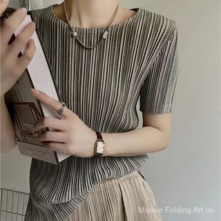 Miyake Folding Art Sanzhai Xếp Ly Nữ Tay Ngắn Mùa Hè 2024 Mới Mỏng Co Giãn Cổ Tròn Phù Hợp Với Slim Fit Xếp Ly Rỗng Áo Thun GUG