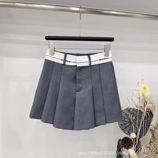 MiuMiu 24Summer New Fashionable Contrast Color Waist Head Pleating Craft Vigorous Girl Culottes Black and Gray