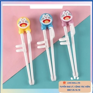 Đũa tập ăn dặm Doraemon cho bé, Đũa xỏ ngón giúp bé tập cầm, gắp, mầu sắc, họa tiết dễ thương - Loki