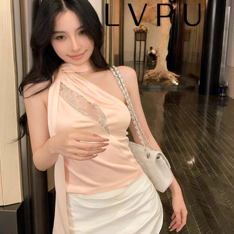 Camisole ren khâu vai lệch độc đáo, màu đen ngắn cho mùa hè
