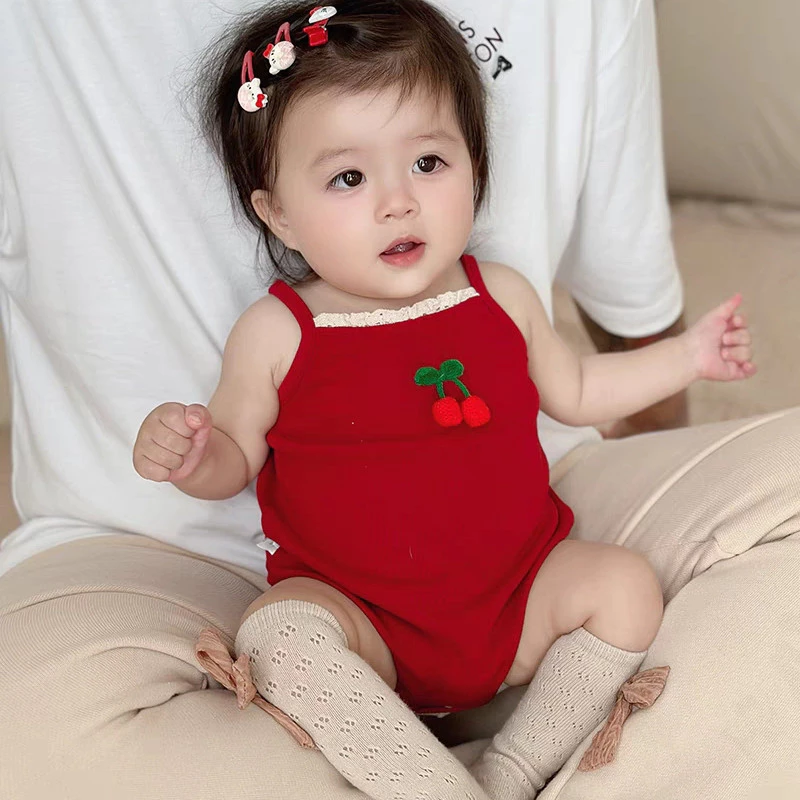 bộ đồ liền thân màu đỏ anh đào cho bé gái