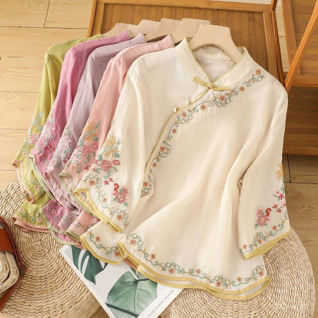 Áo sơ mi nữ phong cách Trung Quốc, thêu retro với nút ếch và thiết kế xù mặt trước, phù hợp cho mùa hè.