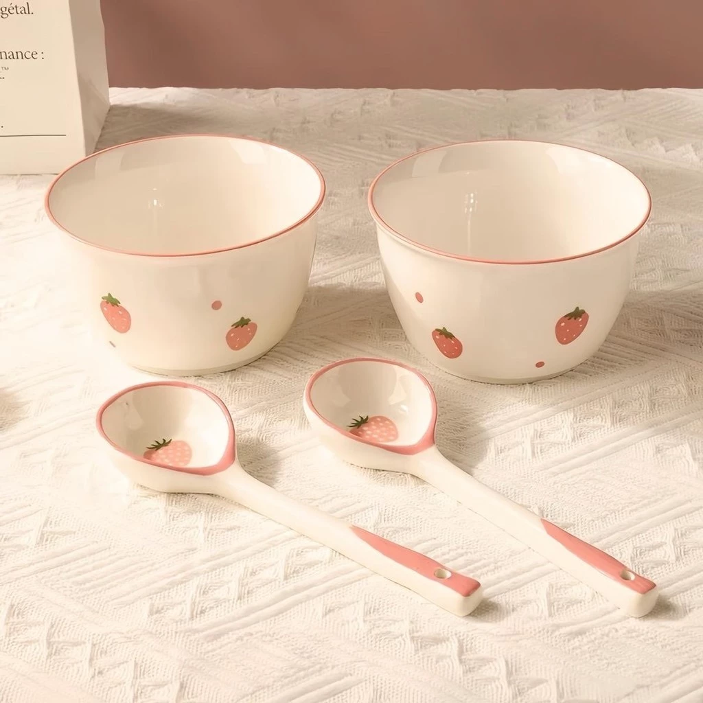 Set 2 Bát Sứ Kèm 2 Thìa Họa Tiết Hoạt Hình Quả Dâu Tây