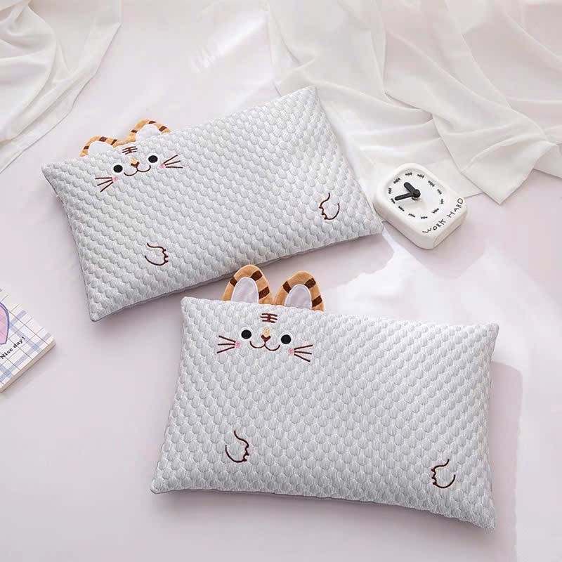 Gối Băng Lụa Lạnh Hình Mèo Thoáng Mát, Gối Mát-xa Cho Bé Mang Đi Học KT 30x45 cm