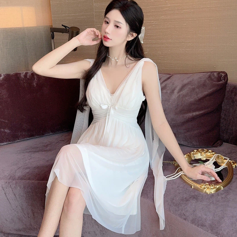 Váy ngủ nữ cổ điển kiểu Pháp, chất liệu êm dịu mát mẻ, phù hợp mặc tại nhà hay làm quà tặng
