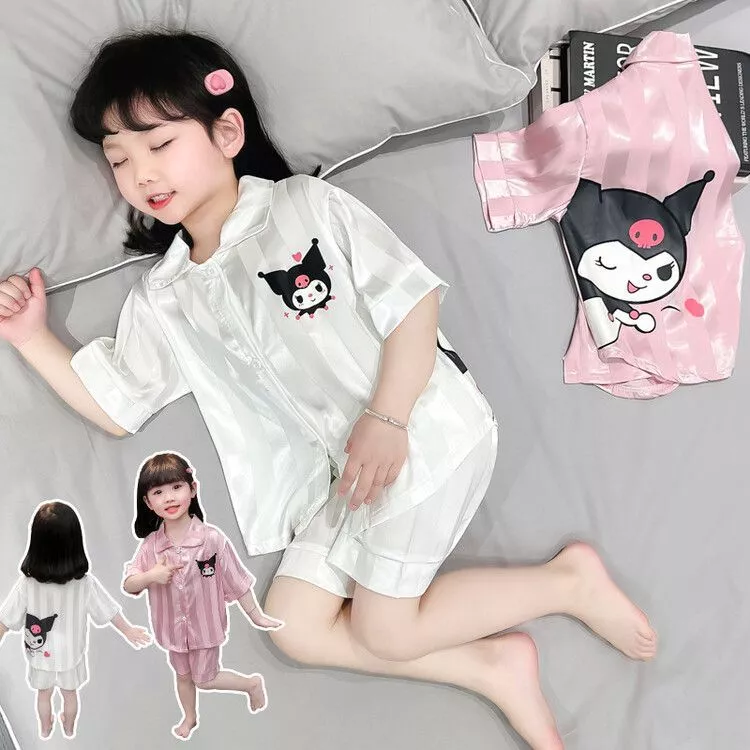 Bộ đồ ngủ cho bé – Áo tay ngắn + quần short lụa lạnh, họa tiết gấu dễ thương mặc ở nhà