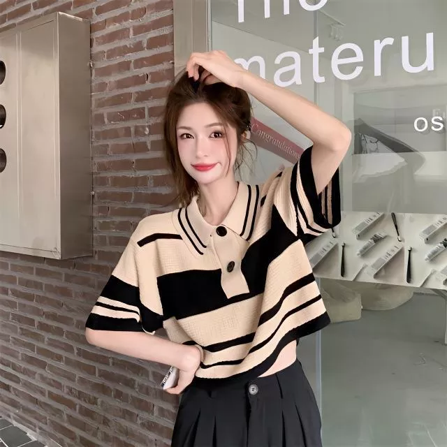 Retro polo Cổ Áo Thun Sọc Nữ Mùa Hè 2024 Phong Cách Mới Ngắn Thiết Kế Cảm Giác Sang Trọng Tay Ngắn Đan Top ins