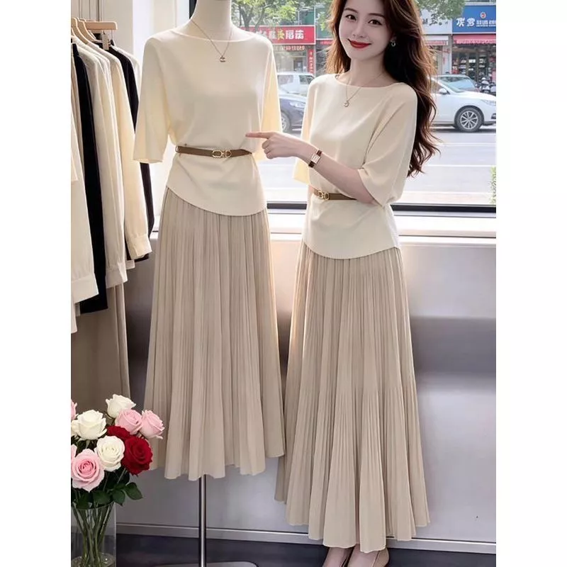 Mùa hè 2026 Áo thun ngắn tay cổ một dây màu trơn phong cách mới mùa hè + Váy chữ A xếp ly voan cao cấp hai @ -