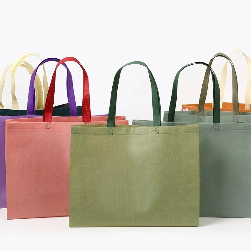 Túi vải không dệt kích thước 25x35x10 cm có quai vải.