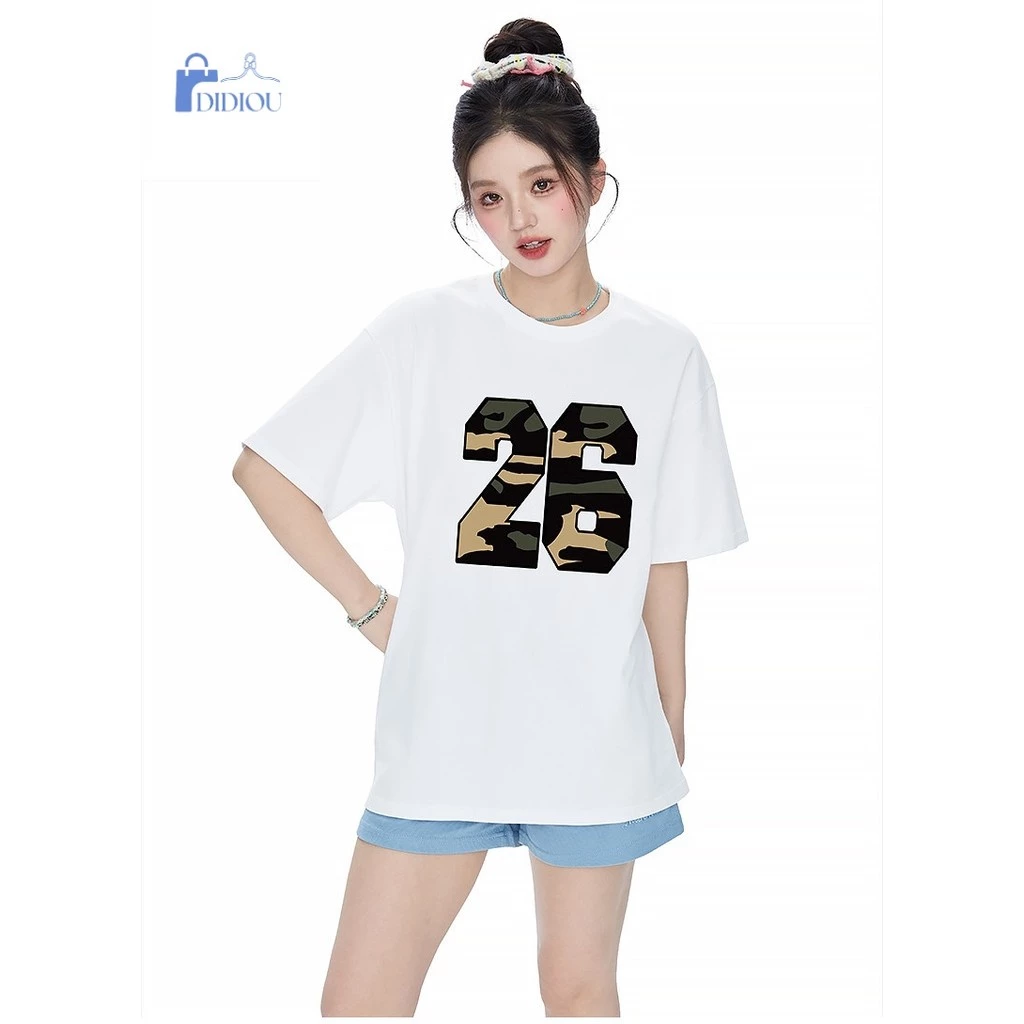 Áo thun nữ in họa tiết rằn ri "26", kiểu dáng thể thao, thoáng khí và đa năng, phù hợp cho mặc hàng ngày.