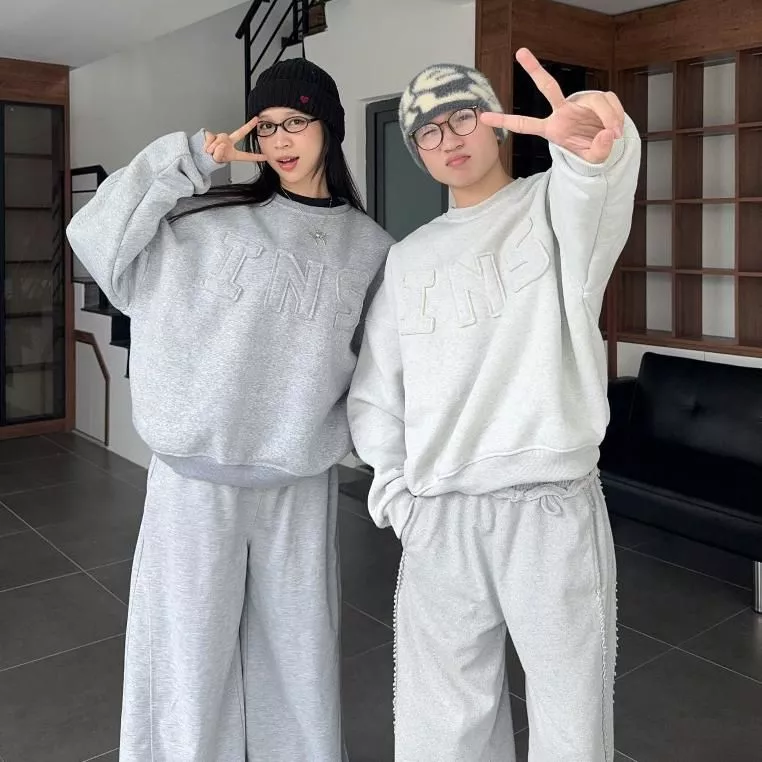 Áo nỉ sweater nam thêu chữ nổi phong cách INS của 2025-2026, áo hoodie cổ tròn vải bông dày dặn