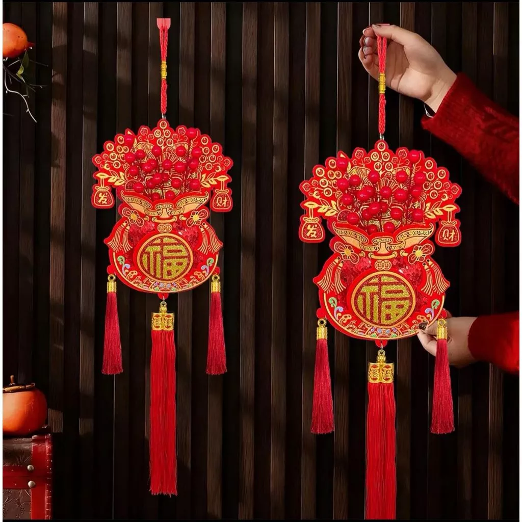 1 Liễn trang trí hình túi tiền chữ Phúc tua chỉ dài, phong cách truyền thống 75x20cm