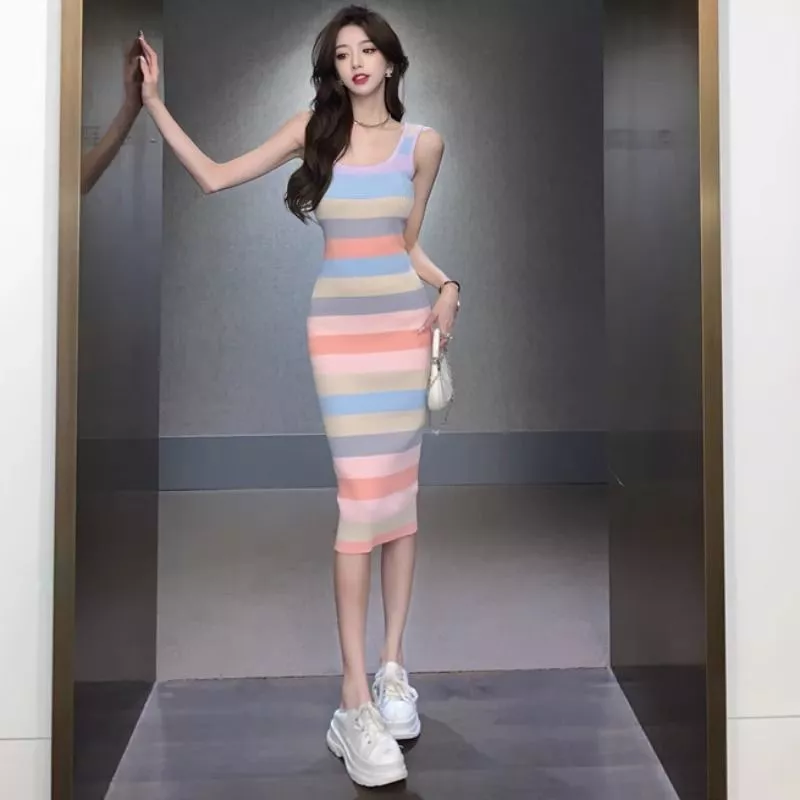 2026 Phong Cách Mới Mùa Hè Cầu Vồng Sọc Sling Đầm Tính Khí Eo Hẹp Ôm Cổ Vuông Nóng Cô Gái Skinny Hông Váy