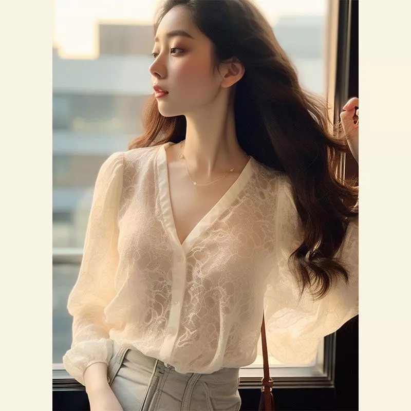 2026 Phong Cách Mới Off-White Cổ Chữ V Ren Nữ Thời Trang, Cao Quý, Sang Trọng