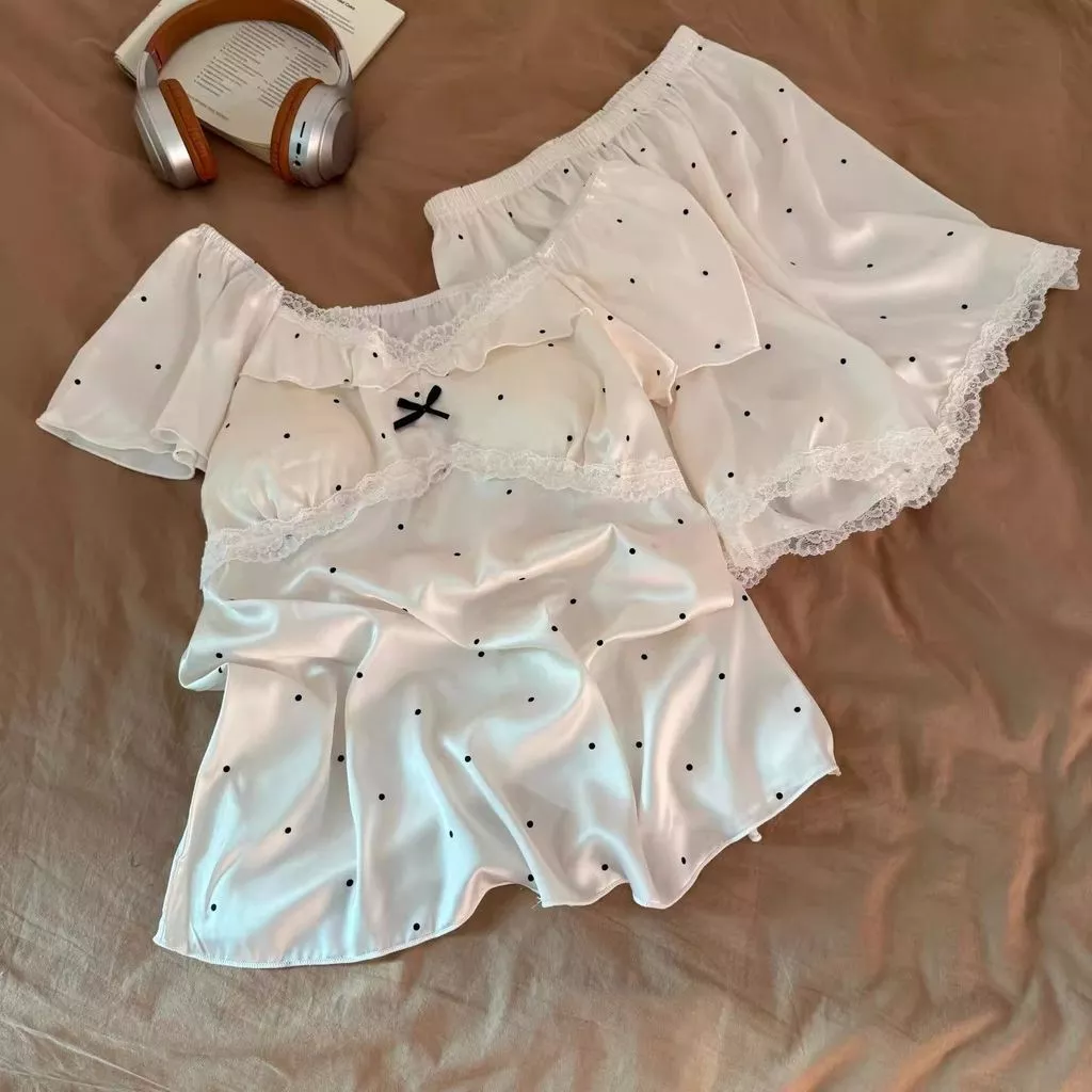 Bộ Đồ Ngủ Nữ Mùa Hè Lụa Băng Quần Đùi Tay Ngắn Có Đệm Ngực Chấm Bi Màu Mơ Mới Mặc Nhà Thoáng Mát