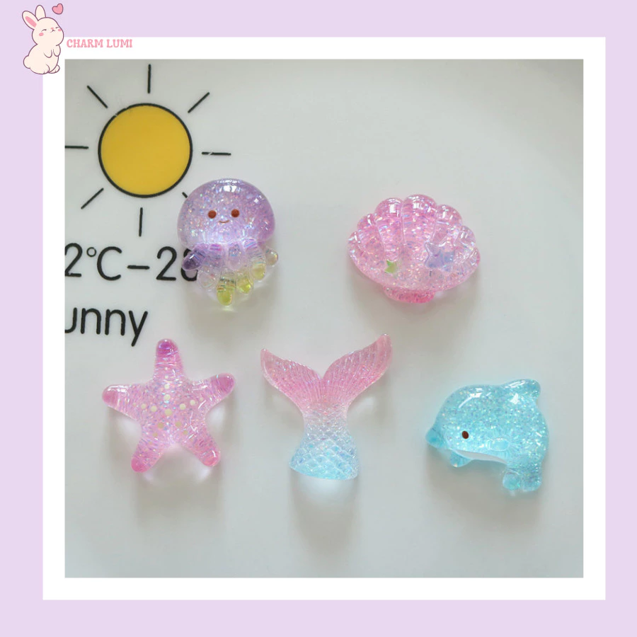 CHARM NHỰA PHONG CÁCH BIỂN TRONG LẤP LÁNH – SAO BIỂN, CÁ HEO, VỎ SÒ, BẠCH TUỘC, ĐUÔI CÁ – CHARM LUMI