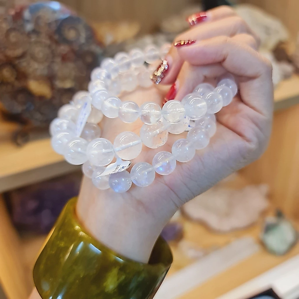 Chuỗi thạch anh đeo tay màu trắng size hạt 6li dành cho nữ