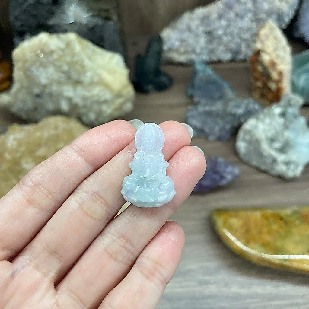 Mặt phật quan âm đeo cổ từ đá có vân màu đẹp mắt