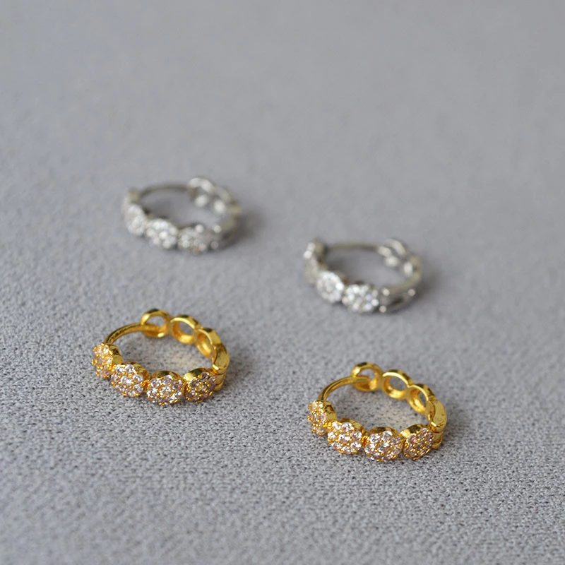 Bông tai zircon tinh tế với kim cương rỗng tròn mini