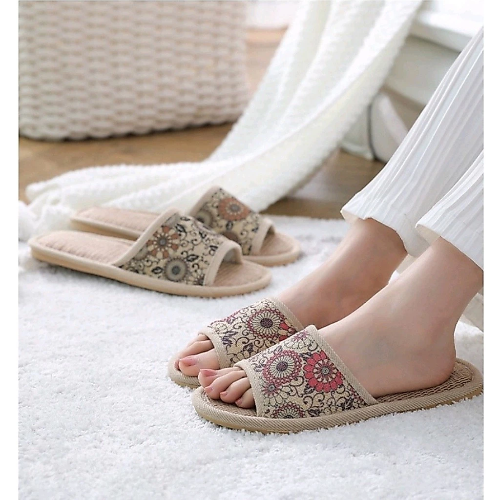 Dép đi trong nhà Vintage đế khâu chắc chắn, kiểu dáng thanh lịch.