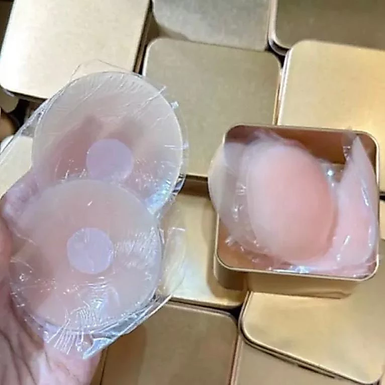 Hộp gồm 5 cặp miếng dán ty hộp vàng