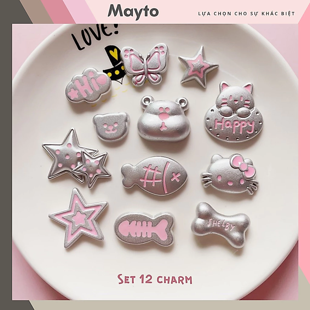 Bộ 12 Sticker, Charm 3D chủ đề Gấu xám hồng nhựa cứng gắn Dép Sục, Cá Sấu MayTo JB-379