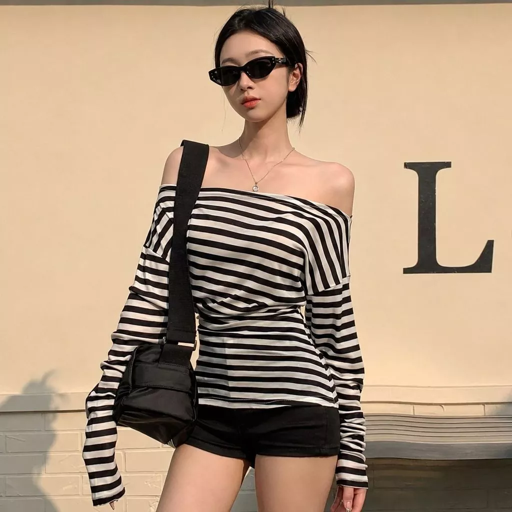 Áo Thun Nữ Tay Dài Lệch Vai Kẻ Sọc, Áo Kiểu Form Fit Tay Cánh Dơi Mặc 2 Kiểu Sang Trọng Phong Cách Hàn Quốc